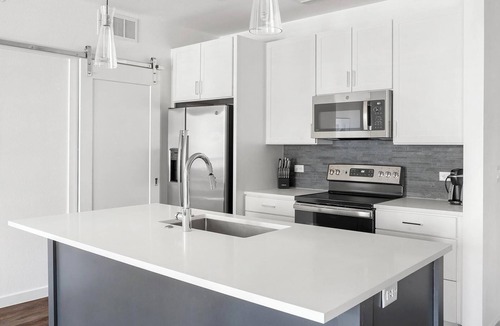 Austin Apartment | Landing | Beautiful 1BD, Clubhouse, Pool