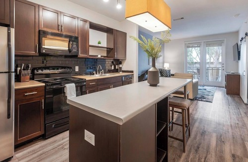 Crestview Apartment | Landing | Beautiful 1BD, Courtyard, Gym
