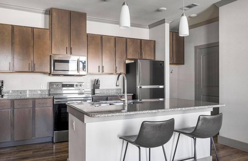 Manor Apartment | Landing | Beautiful 1BD, Courtyard, Gym