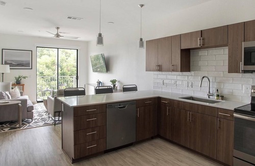Rosedale Apartment | Landing | Beautiful 1BD, Gym, Courtyard
