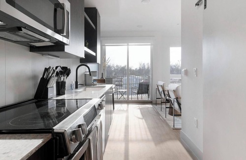MLK Apartment | Landing | Beautiful 1BD, Gym, Rooftop Lounge