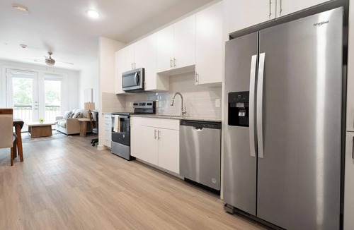 Sweetbriar Apartment | Landing | Beautiful 1BD, Gym, Pool