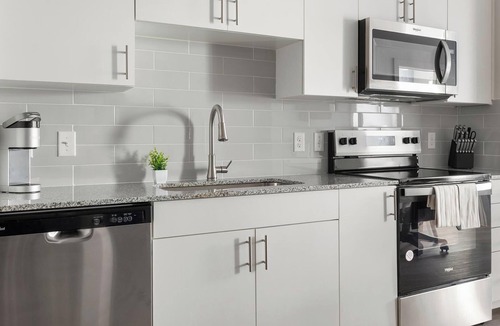 Sweetbriar Apartment | Landing | Beautiful 1BD, Gym, Pool