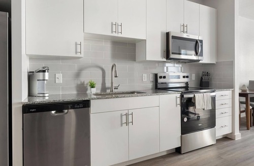 Sweetbriar Apartment | Landing | Beautiful 1BD, Gym, Pool
