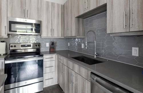 Montopolis Apartment | Landing | Beautiful 1BD, Pool, Courtyard