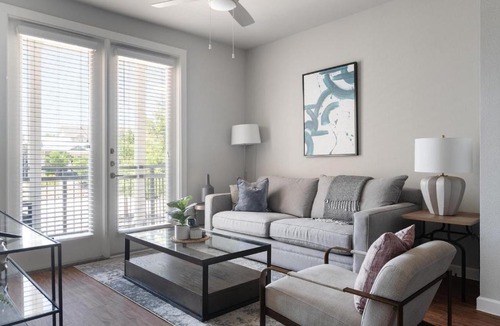 Buda Apartment | Landing Beautiful 1BD Pool Gym
