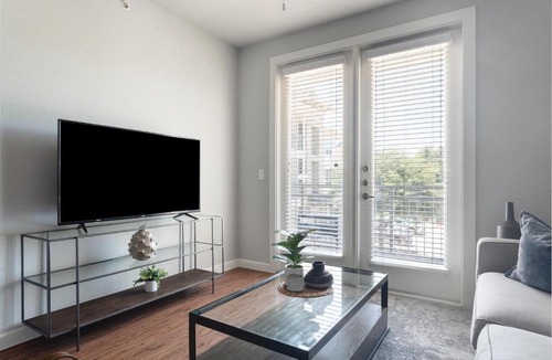 Buda Apartment | Landing Beautiful 1BD Pool Gym
