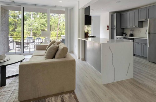 Greenbelt Apartment | Landing | Beautiful 1BD, Gym, Pool