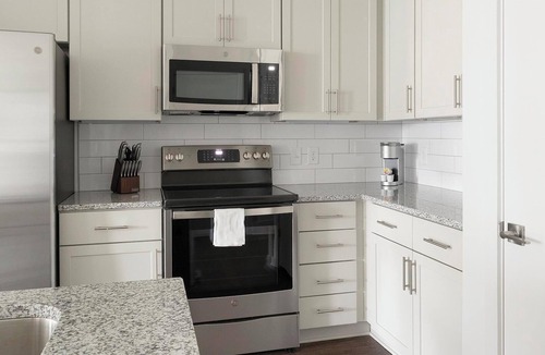 East Raleigh Apartment | Landing | Beautiful 2BD, Gym, Yoga Studio