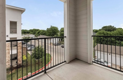 Red Oak Apartment | Landing | Beautiful 2BD, Gym