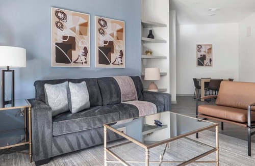 MLK Apartment | Landing | Beautiful 2BD, Pool, Gym
