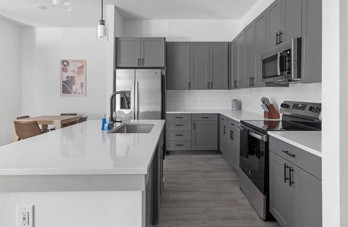 MLK Apartment | Landing | Beautiful 2BD, Pool, Gym
