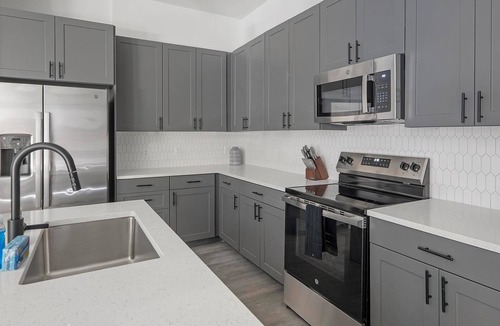 MLK Apartment | Landing | Beautiful 2BD, Pool, Gym