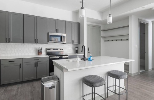 MLK Apartment | Landing | Beautiful 2BD, Pool, Gym