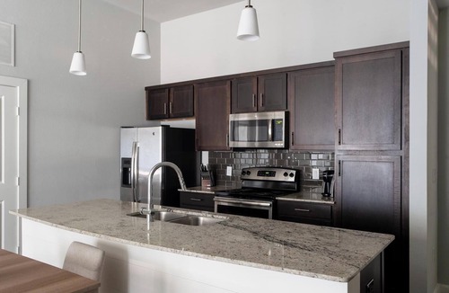 Buda Apartment | Landing | Beautiful 2BD, Pool, Clubhouse