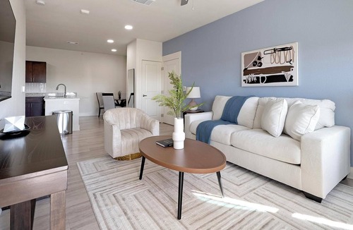 Lockhart Apartment | Landing | Beautiful 2BD, Gym, Clubhouse