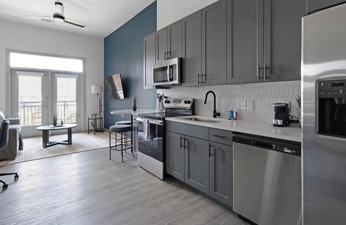 MLK Apartment | Landing | Beautiful Studio, Pool, Courtyard