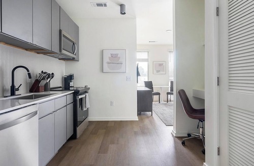 Durham Apartment | Landing | Beautiful Studio, Pool, Gym
