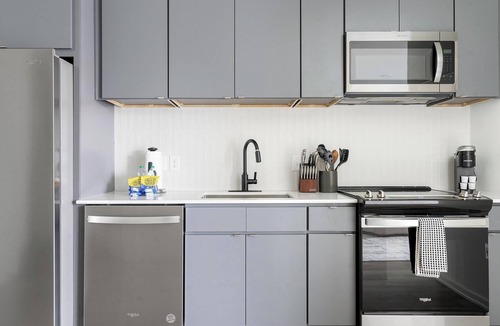 Durham Apartment | Landing | Beautiful Studio, Pool, Gym