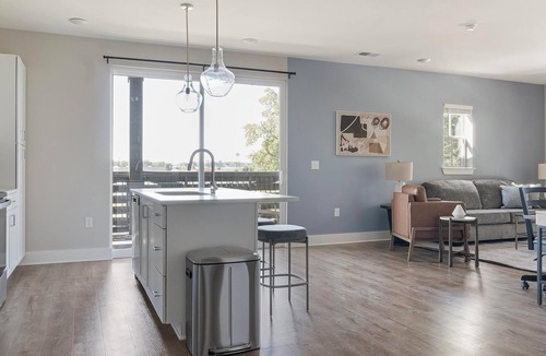 Oakwood Apartment | Landing | Chic 1BD, Clubhouse, Gym
