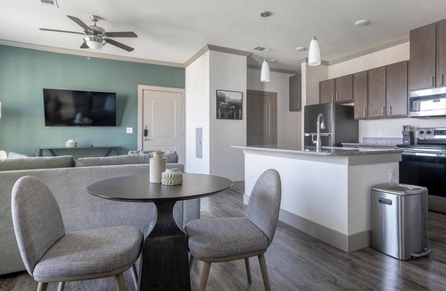 Manor Apartment | Landing | Chic 1BD, Clubhouse, Gym
