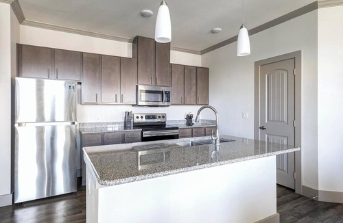 Manor Apartment | Landing | Chic 1BD, Clubhouse, Gym