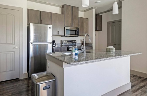 Manor Apartment | Landing | Chic 1BD, Clubhouse, Courtyard