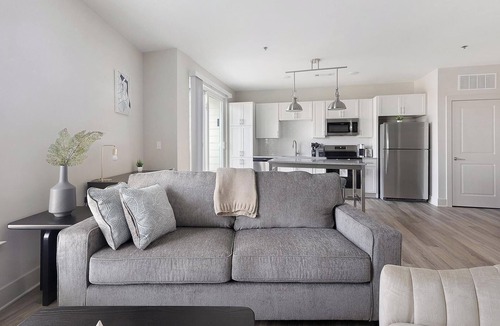 Richmond Apartment | Landing | Chic 1BD, Courtyard, Game Room