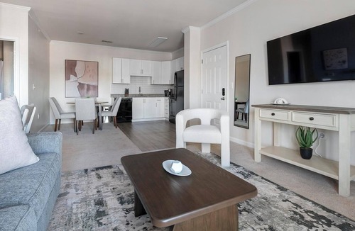 Charlotte Apartment | Landing | Chic 1BD, Gym, Clubhouse