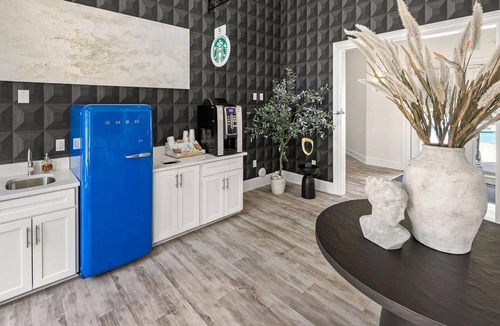 Charlotte Apartment | Landing | Chic 1BD, Gym, Clubhouse