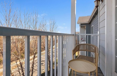 Charlotte Apartment | Landing | Chic 1BD, Gym, Clubhouse
