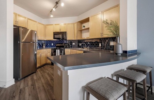 Crestview Apartment | Landing | Chic 1BD, Gym, Courtyard