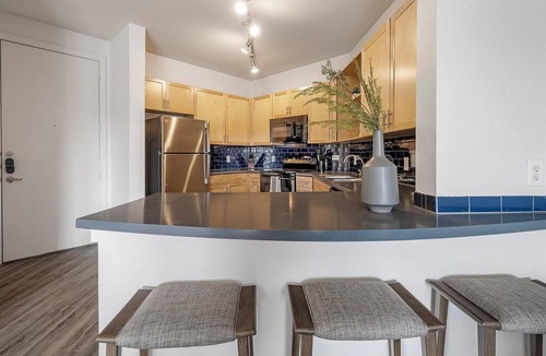 Crestview Apartment | Landing | Chic 1BD, Gym, Courtyard