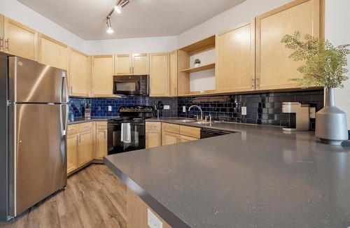 Crestview Apartment | Landing | Chic 1BD, Gym, Courtyard