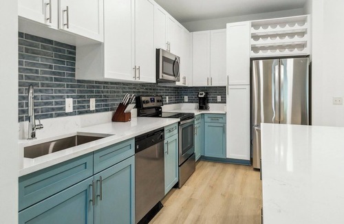 Eden Apartment | Landing | Chic 1BD, Gym, Yoga Studio