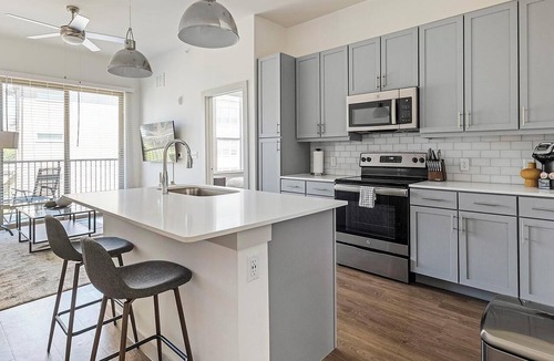 Austin Apartment | Landing | Chic 1BD, Gym, Yoga Studio