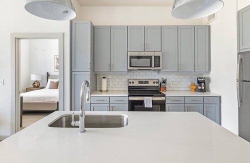 Austin Apartment | Landing | Chic 1BD, Gym, Yoga Studio