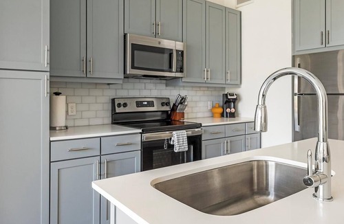 Austin Apartment | Landing | Chic 1BD, Gym, Yoga Studio