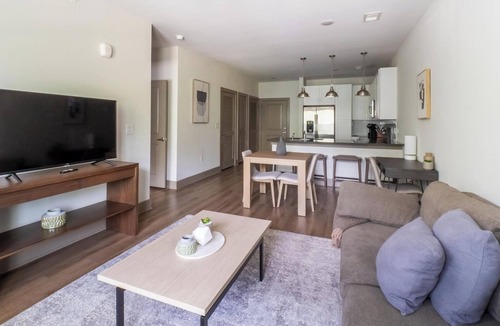 Charleston Apartment | Landing | Chic 1BD, Pool, Gym