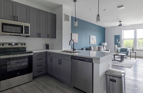 MLK Apartment | Landing | Chic 1BD, Pool, Gym