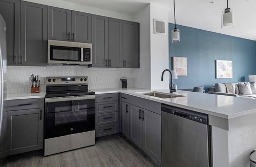 MLK Apartment | Landing | Chic 1BD, Pool, Gym