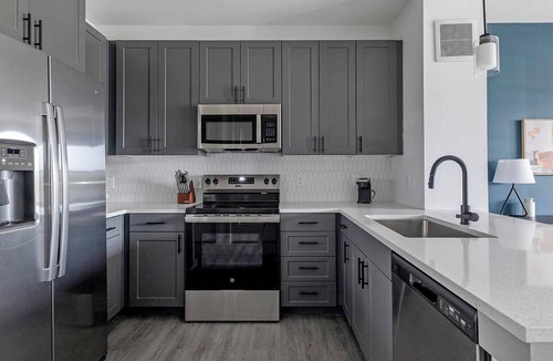 MLK Apartment | Landing | Chic 1BD, Pool, Gym