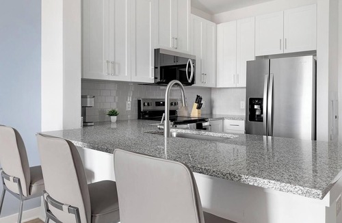 Rome Apartment | Landing | Chic 1BD, Pool, Gym