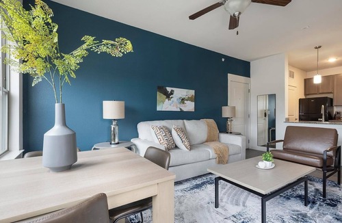 Lockhart Apartment | Landing | Chic 1BD, Pool, Gym