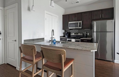Buda Apartment | Landing | Chic 1BD, Yoga Studio, Gym