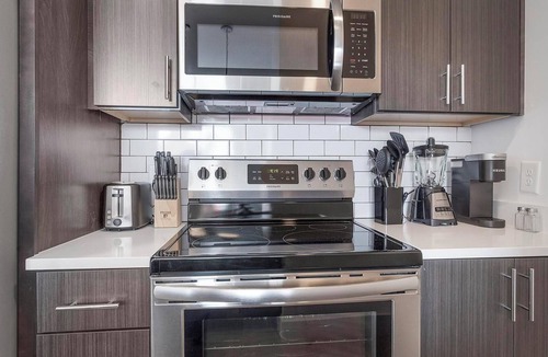 Richmond Apartment | Landing | Chic 2BD, Clubhouse, Gym