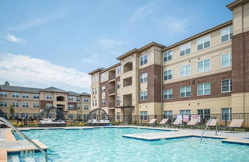 Valley Falls Apartment | Landing | Chic 2BD, Gym, Pool
