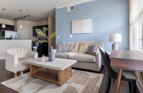 Austin Apartment | Landing | Chic 2BD, Gym