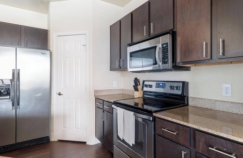 Austin Apartment | Landing | Chic 2BD, Gym
