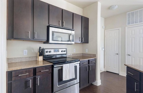 Austin Apartment | Landing | Chic 2BD, Gym